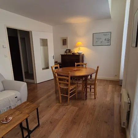 Le Parvis Avec Grand Balcon à * Sarlat
